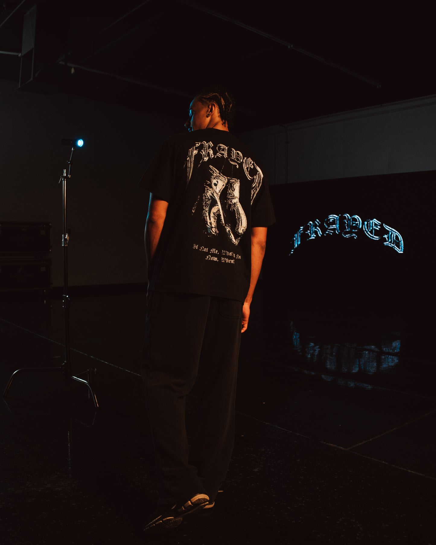 FRAYED ICEY BLUE GLOVES