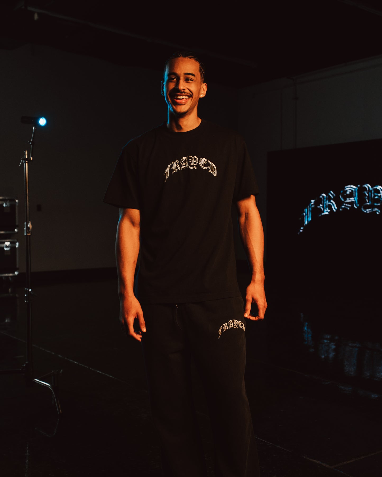 FRAYED ICEY BLUE GLOVES